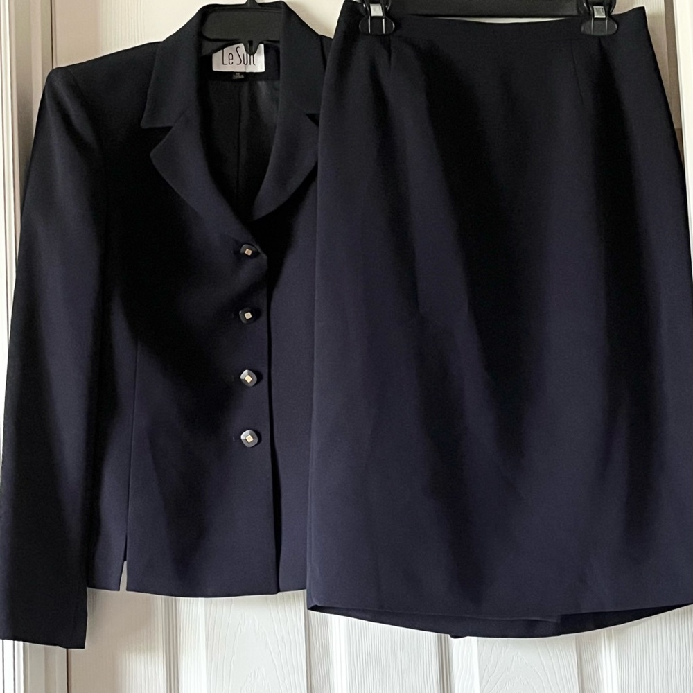 Le Suit Two Piece Suit Jacket and Skirt Set Size 10